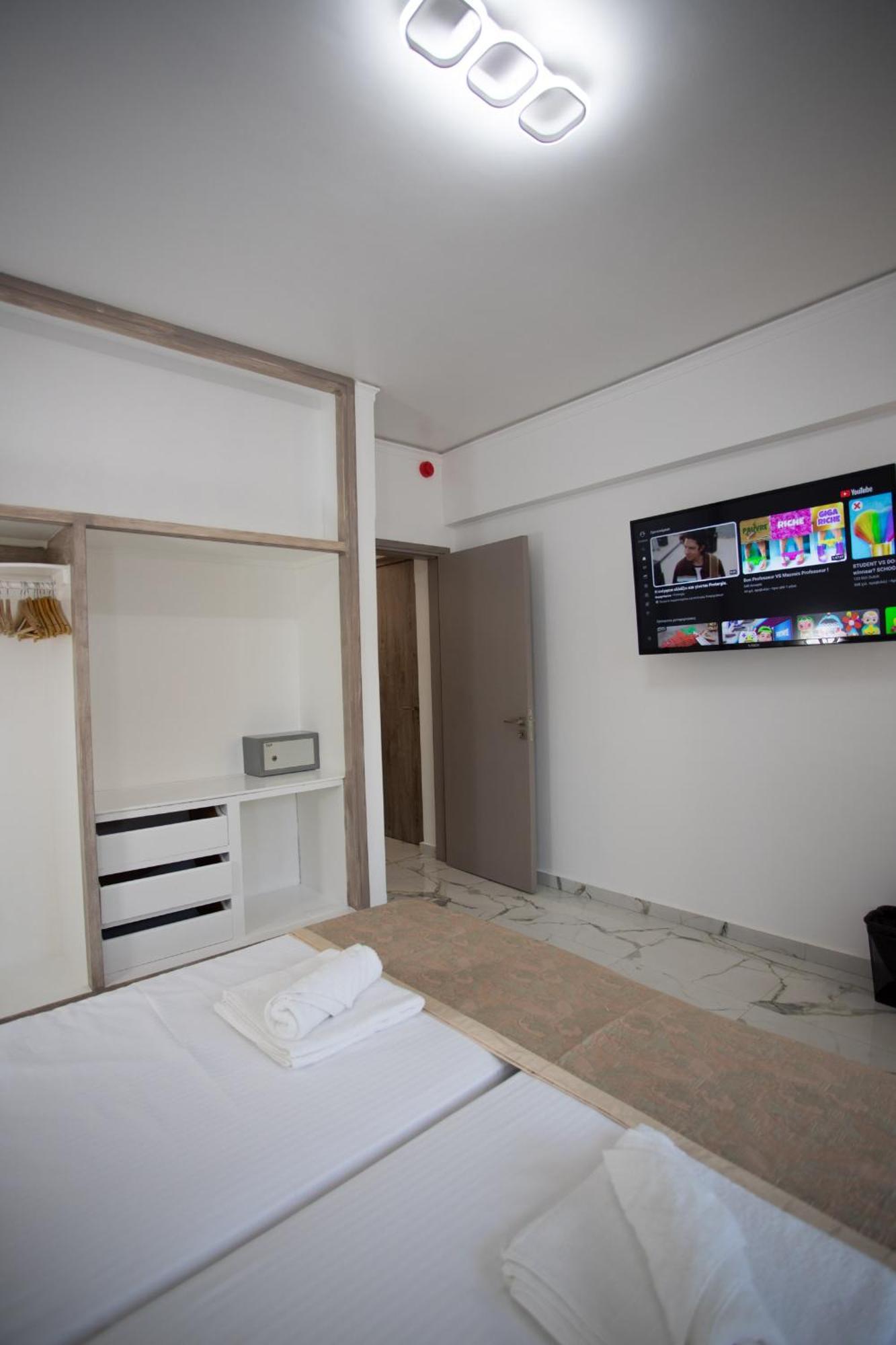 Star Hotel *